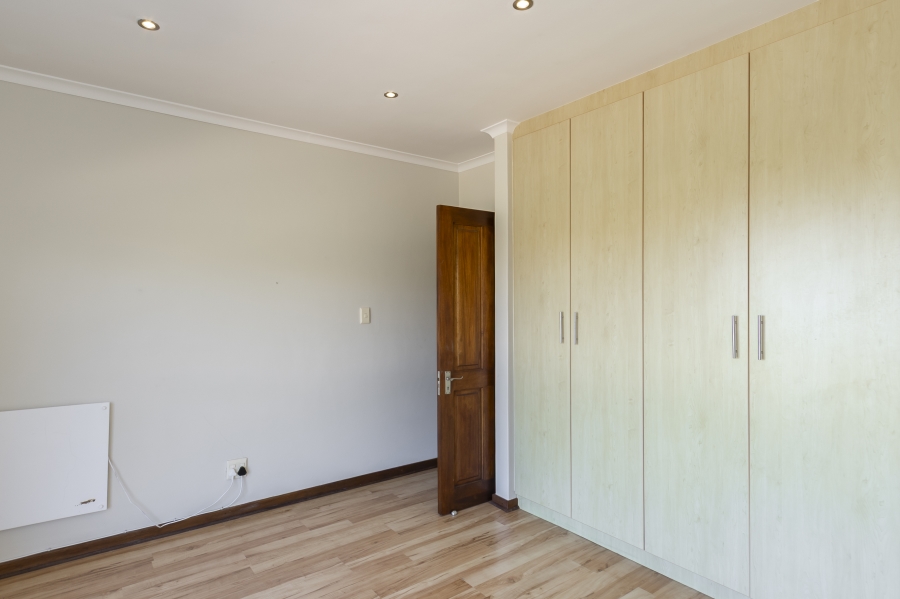 To Let 4 Bedroom Property for Rent in Heldervue Western Cape